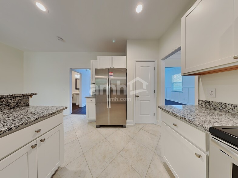 Building Photo - 27 Winslow Cir