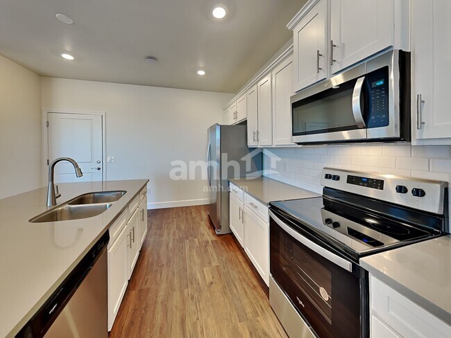 Building Photo - 7495 S Via Bombachas