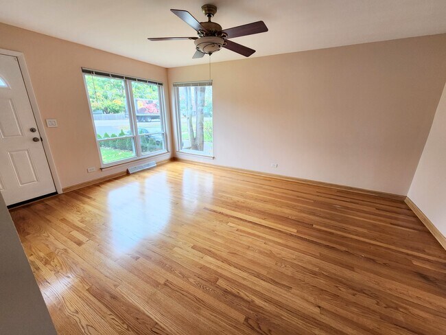 Building Photo - 711 E Main St