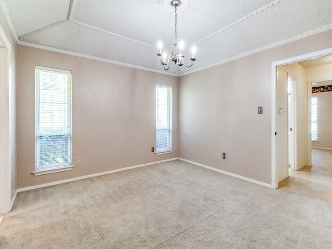 Building Photo - 2007 Mistletoe Dr