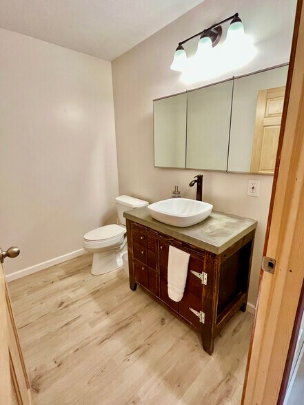 Building Photo - 2101 Solstice Cir