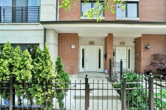 Building Photo - 1501 S Prairie Ave