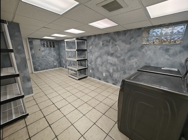 Building Photo - 548 Worcester St