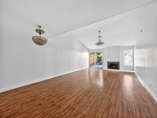 Building Photo - Remodeled, Single-Level, End-Unit Condo in Irvine