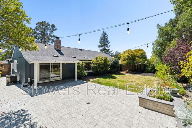 Building Photo - 1099 Larch Ave