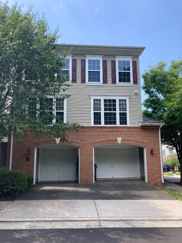 Building Photo - 7055 Huntley Run Pl