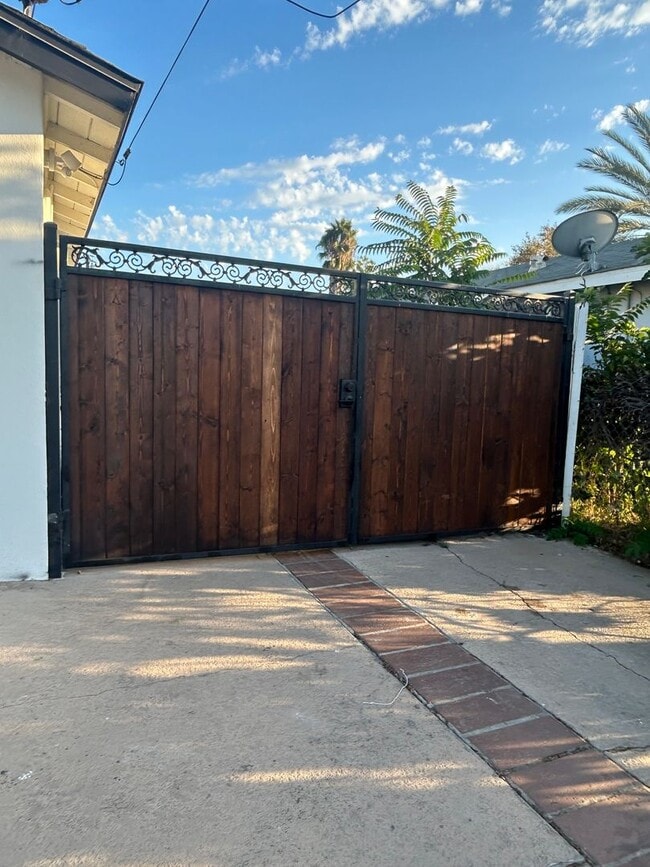 Building Photo - Brand New 1 Bedroom ADU – All Utilities Included!