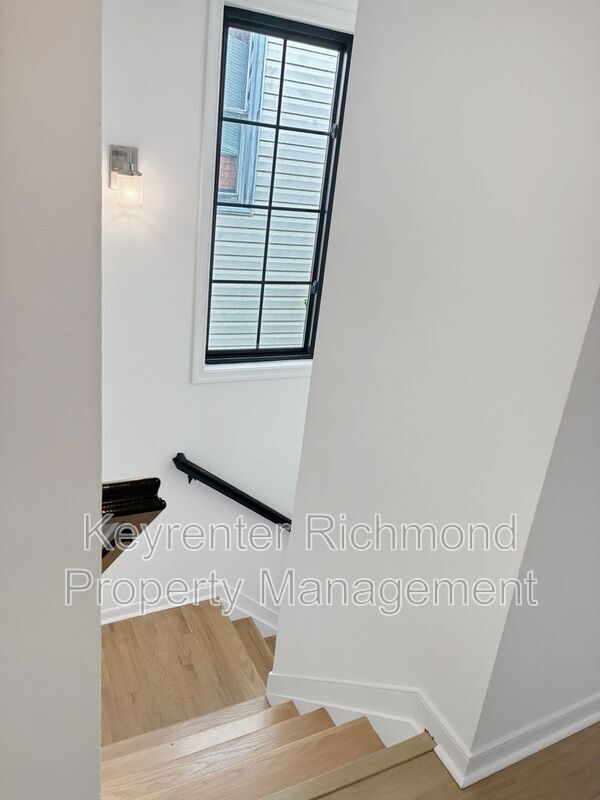 Building Photo - 1214 Bainbridge St