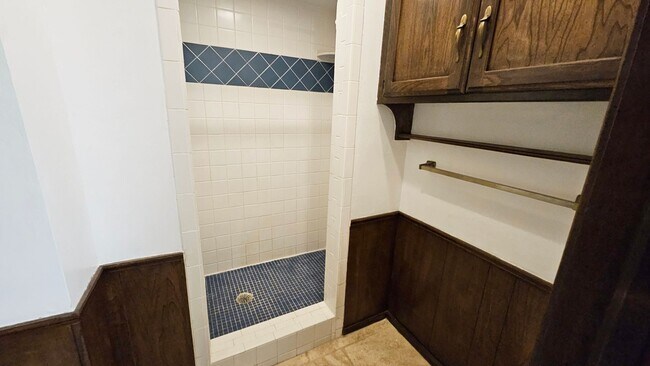 Building Photo - Four Bed/2 Bath Near Lake Hefner