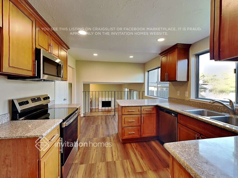 Building Photo - 437 Royal Oaks Dr