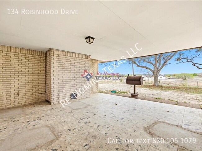 Building Photo - 134 Robinhood