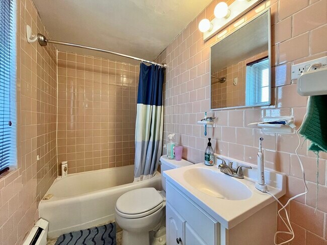 Building Photo - 34 Clark St