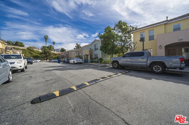 Building Photo - 121 Cancion Way