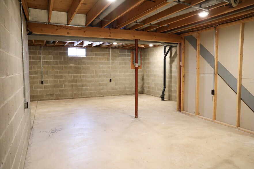 Building Photo - 5409 Johnnycake Rdg NE