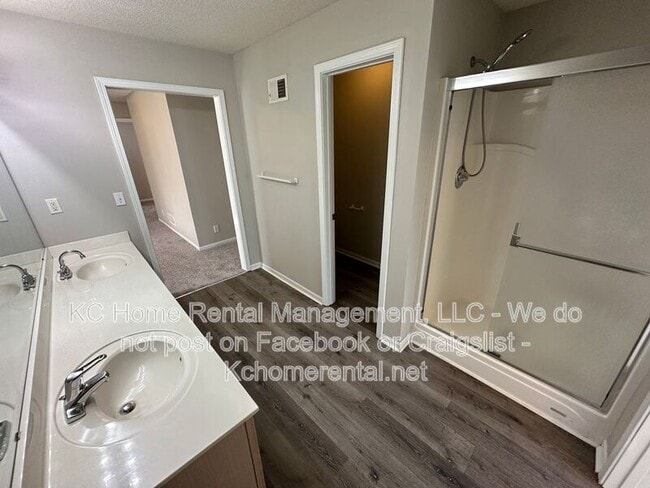 Building Photo - 8042 N Elmwood Ave