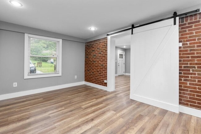 Building Photo - 1699 Flintwood Dr SE
