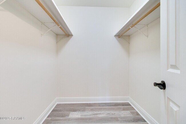 Building Photo - 147 Oak Crest Dr