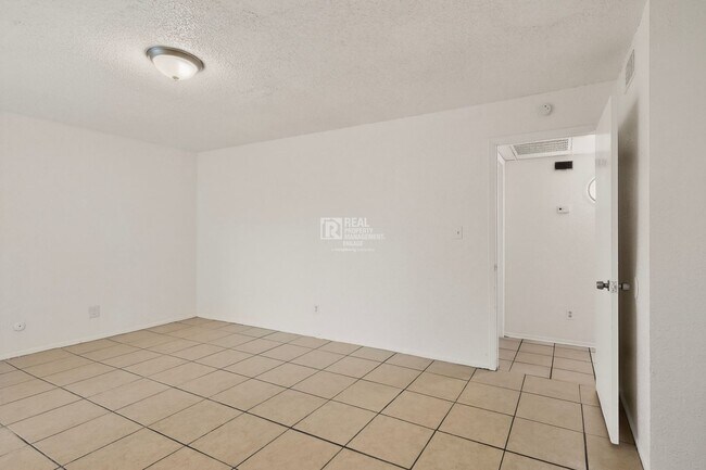 Building Photo - 6808 Trail Lake Dr