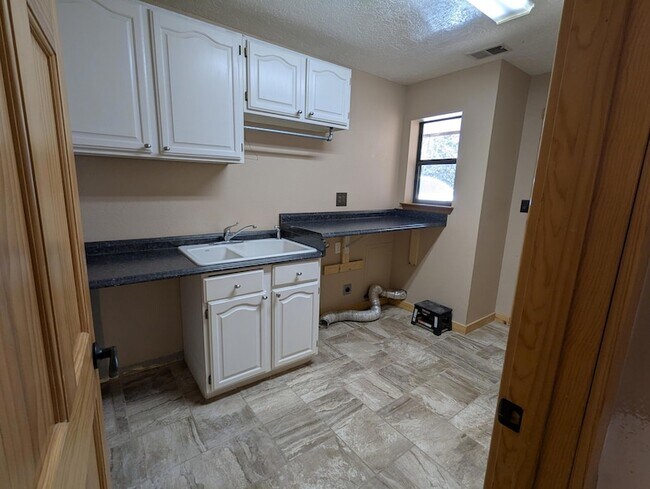 Building Photo - 4 Cavaletti Ct