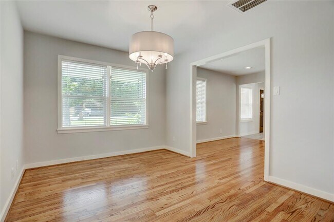 Building Photo - 1643 Crestdale Dr