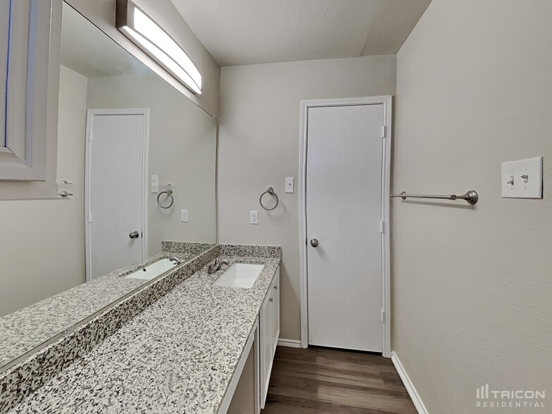Building Photo - 1410 Misty Meadow Dr