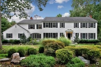 Building Photo - 38 Sturges Cmns