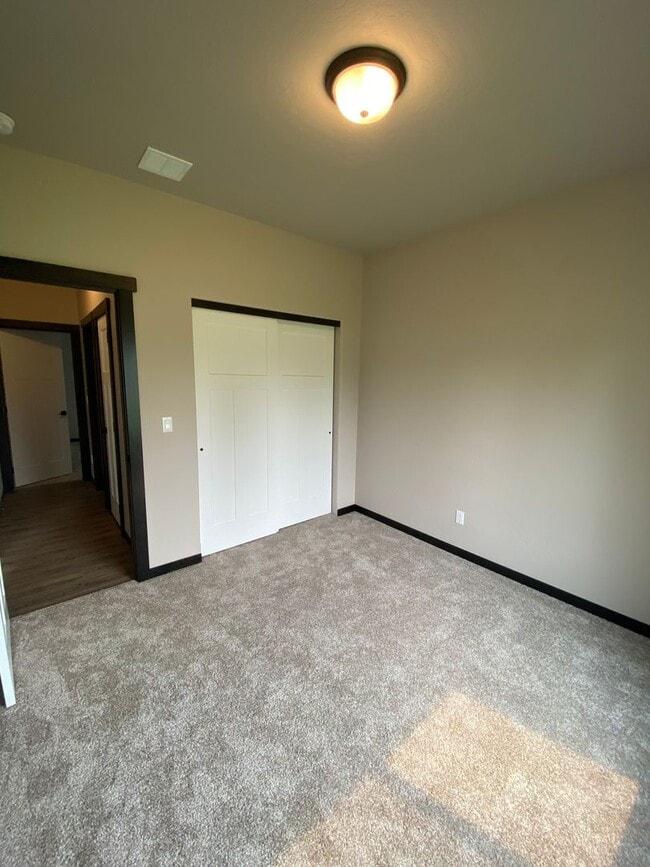 Building Photo - BLANCHARD GOLF COURSE HOME (APP#43)