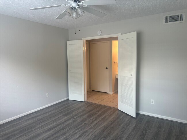 Building Photo - 2120 El Paseo St