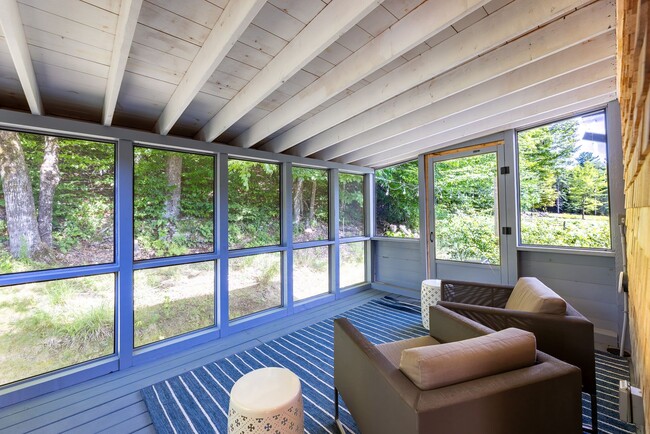 Building Photo - Short Term lease- Fully Furnished One bedr...