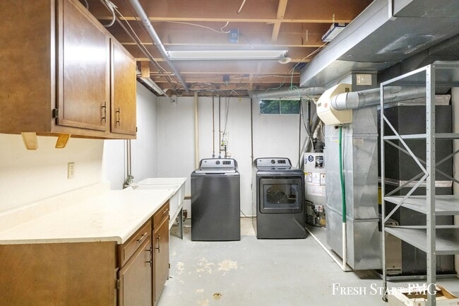 Building Photo - Charming 3-Bedroom Home in Walker – Conven...