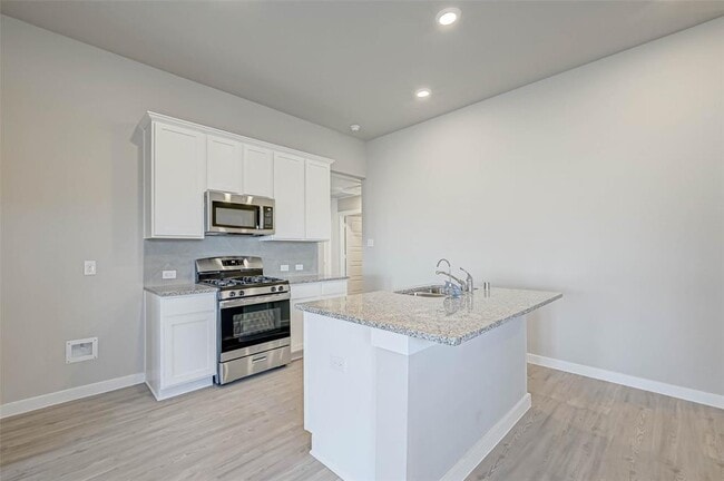 Building Photo - 8154 Royal Breeze Dr