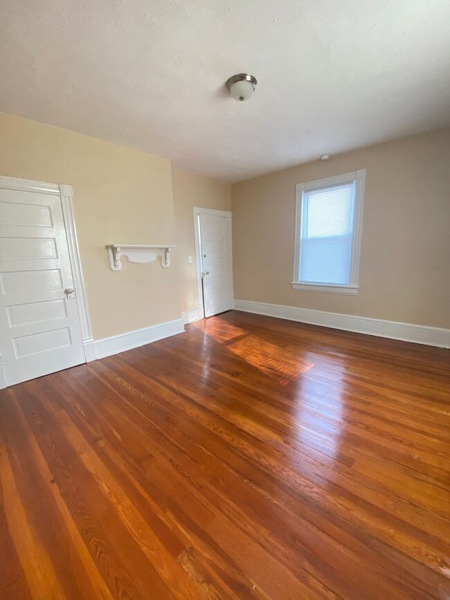 Building Photo - Spacious Single Family home