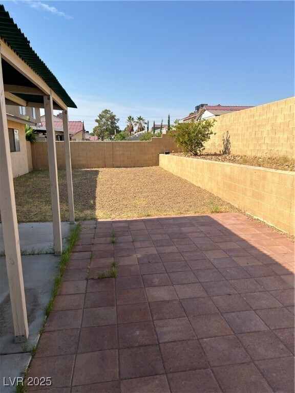 Building Photo - 3941 Avocado Dr