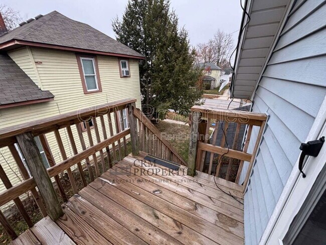 Building Photo - 1039 S Washington St