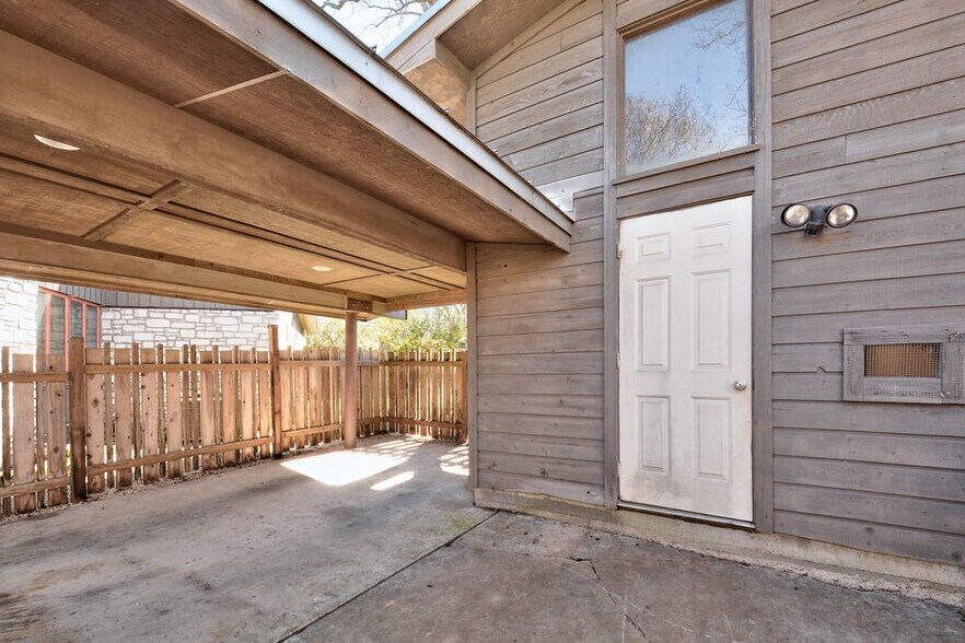 Building Photo - 1813 Dexter St