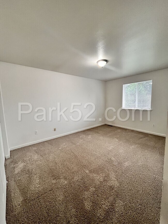 Building Photo - 112 126th St E