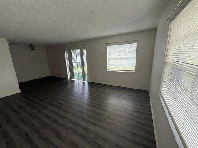 Building Photo - 2503 N Alafaya Trail