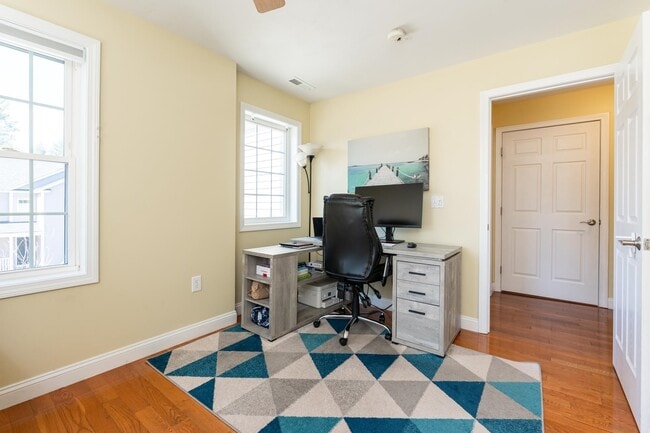 Building Photo - 4 Lowther Pl