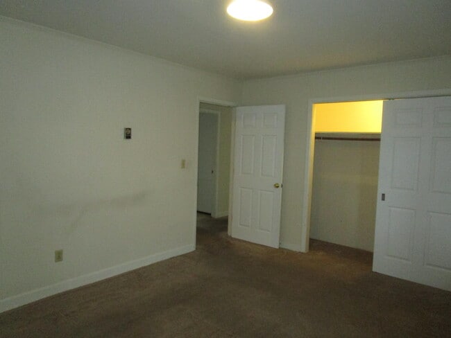 Building Photo - 211 W Hampton Ave