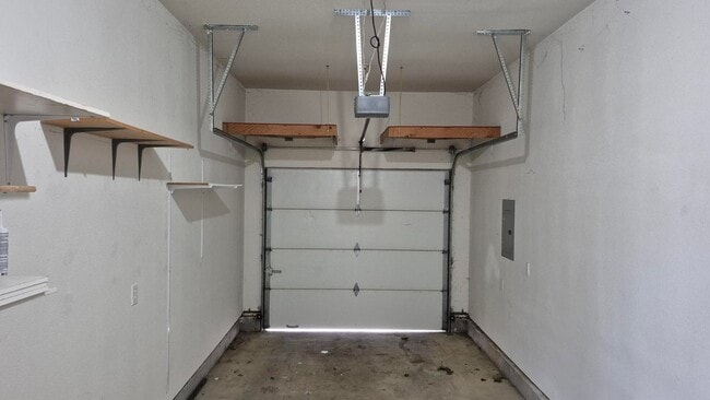 Building Photo - 3 Bedroom 2.5 Bath Town-Home in Gresham ne...