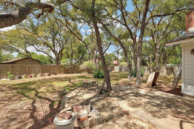 Building Photo - 8408 Tecumseh Dr