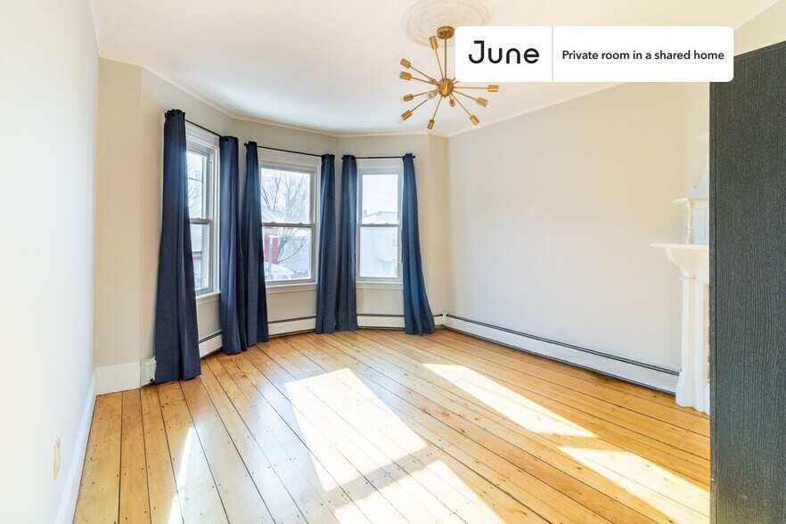Building Photo - Room in Shared 4 bed/1 bath home