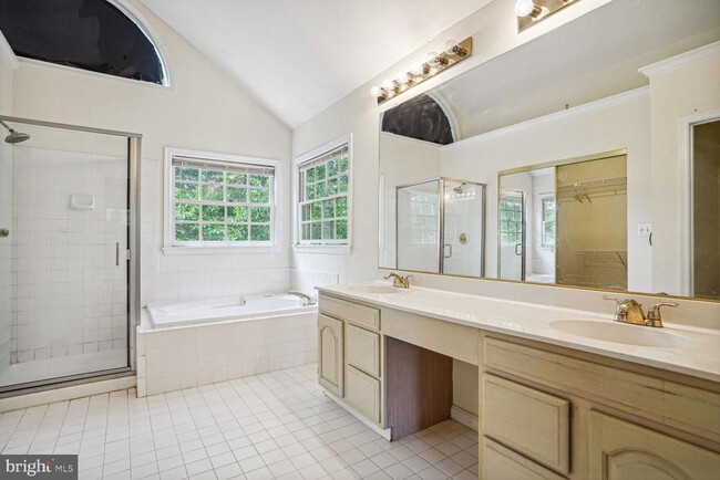 Building Photo - 18862 Crossroads Ct