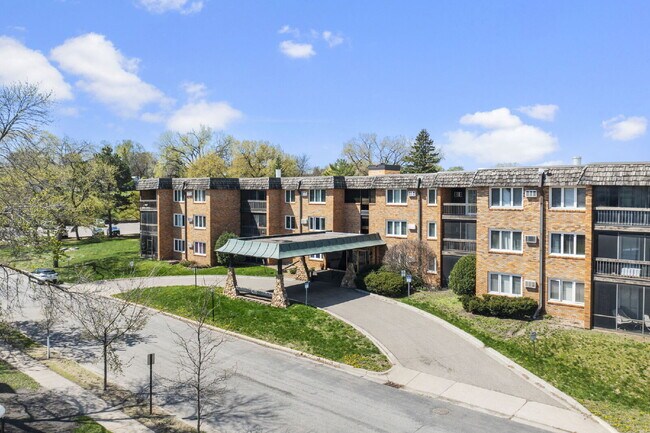 Building Photo - 3200 Virginia Ave S