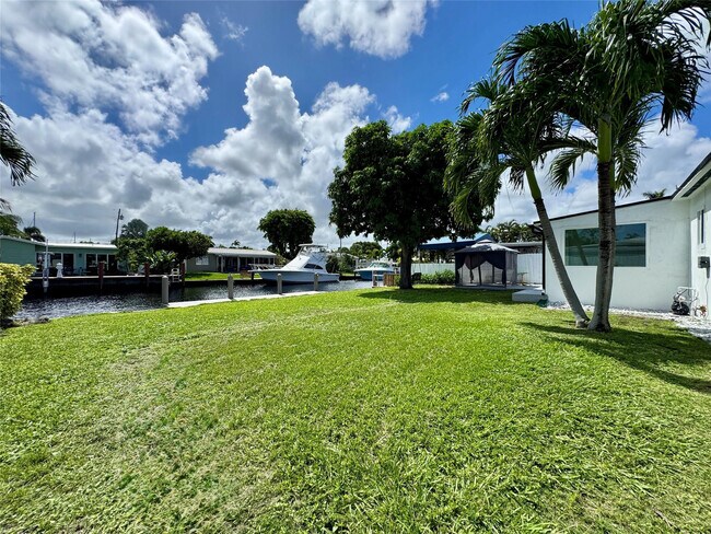 Building Photo - 1008 Mango Isle