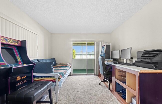 Building Photo - 336 Brittany Ave