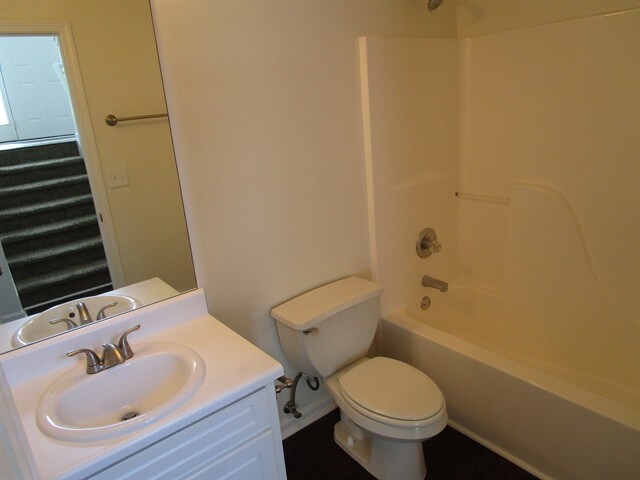Building Photo - 2433 Green Hollow Ct