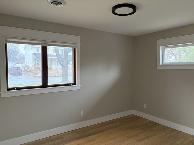 Building Photo - 7226 Thomas Ave S