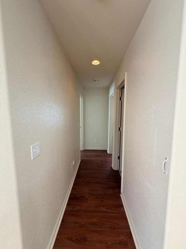 Building Photo - Beautiful Lakefront Home in the Vineyard! 55+ community