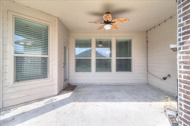Building Photo - 8010 Calma St